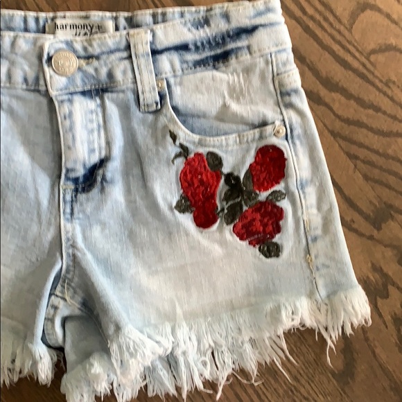 Harmony&Havoc embroidered cutoffs - Picture 2 of 6